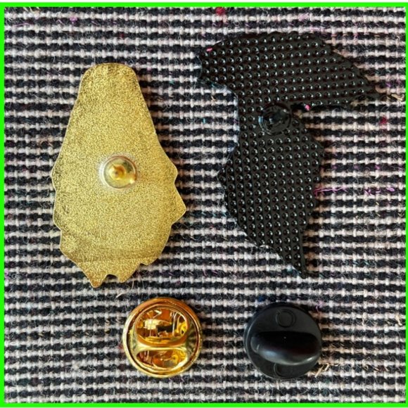 "Spooky Couple" Pin Pack - Picture 2 of 2